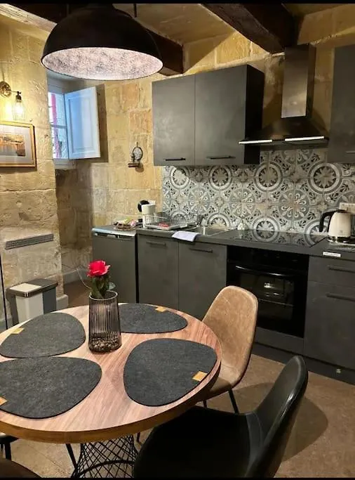 Vincenti'S Nest In Valletta